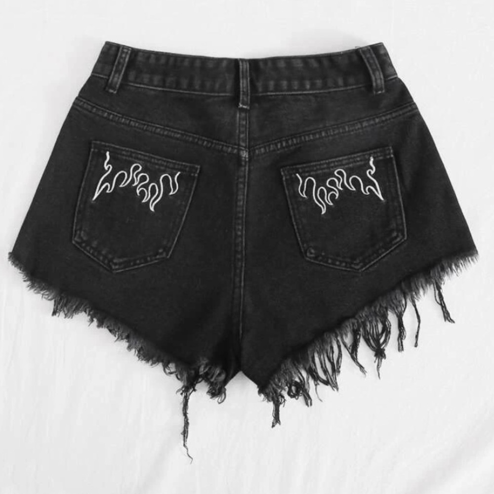 Raw hem embroidery denim shorts
